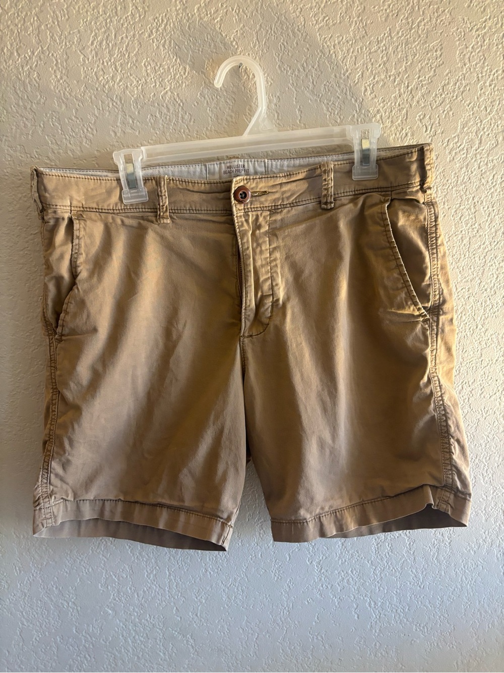 Hollister Beach Prep Fit Khaki Shorts - Men’s 32